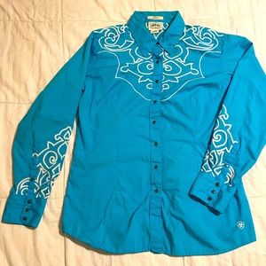 Ariat western Ritter cowgirl shirt. Beautiful embroidery w/silver snaps